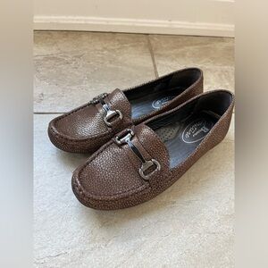 Browns Couture textured gold coloured loafers. Leather 7.5 size.